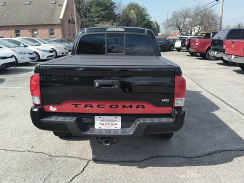 Used 2016 Toyota Tacoma TRD Sport w/ Towing Package image 4