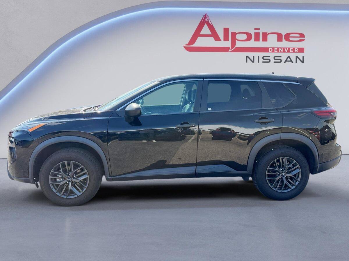 Used 2024 Nissan Rogue S FWD image 2