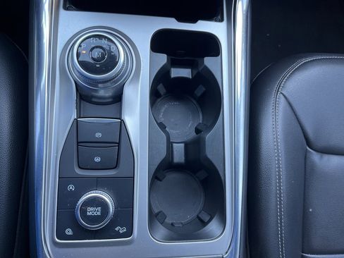 Used 2020 Ford Explorer XLT w/ Equipment Group 202A image 22