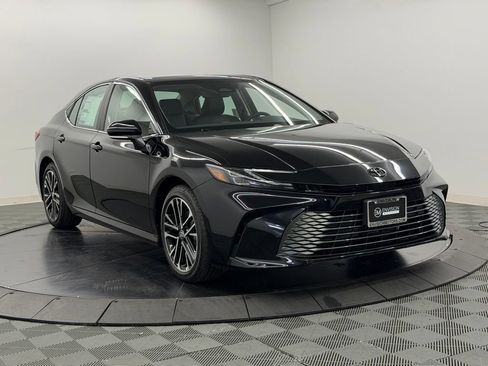 Used 2026 Toyota Camry XLE FWD image 6