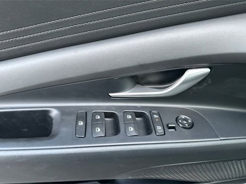 Used 2025 Hyundai Elantra Blue image 8