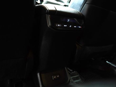 Used 2023 Toyota Highlander XLE image 15