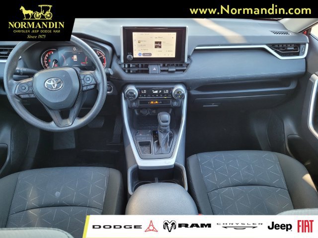 Used 2025 Toyota RAV4 XLE FWD image 6