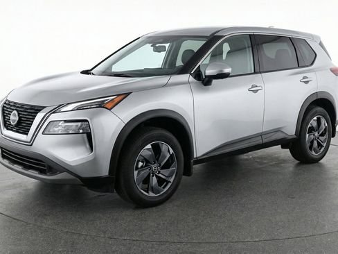 Used 2025 Nissan Rogue SV image 3