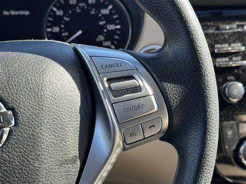 Used 2016 Nissan Rogue SV image 23