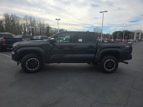 Used 2024 Toyota Tacoma Limited image 5