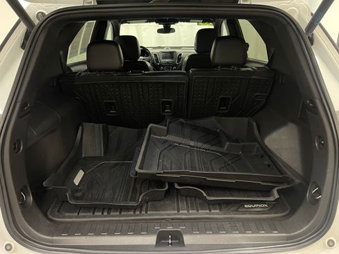 Used 2023 Chevrolet Equinox RS w/ LPO, Floor Liner Package image 5
