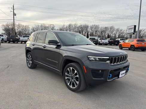 Used 2022 Jeep Grand Cherokee Overland AWD/4WD image 1