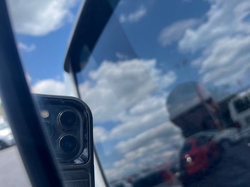 Used 2018 Chevrolet Express 3500 w/ Driver Convenience Package image 26