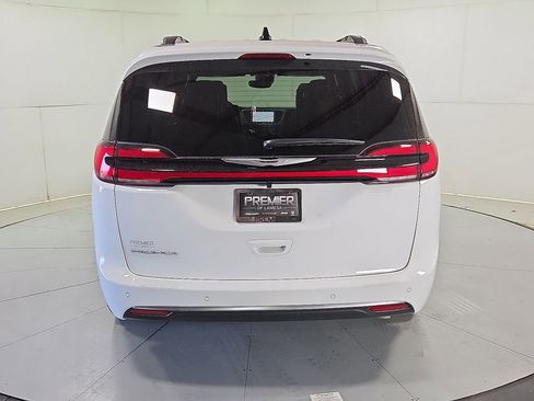 New 2026 Chrysler Pacifica Pinnacle image 6
