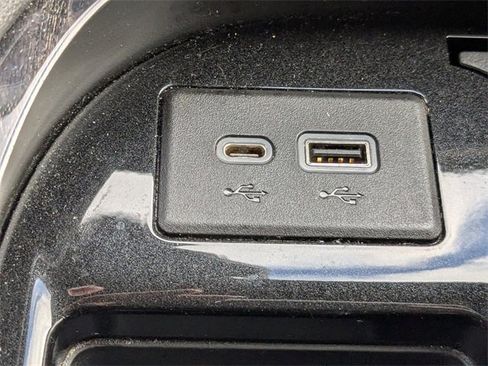 Used 2021 Cadillac Escalade ESV Premium Luxury image 23