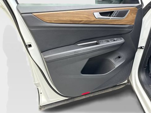 Used 2024 Volkswagen Atlas SE w/ Panoramic Sunroof Package FWD image 30