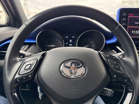 Used 2022 Toyota C-HR XLE image 11