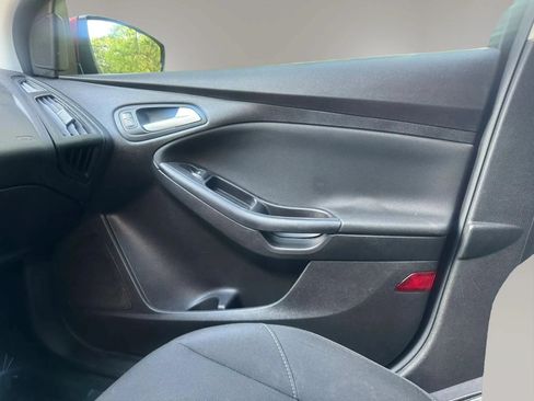 Used 2017 Ford Focus SE FWD image 9