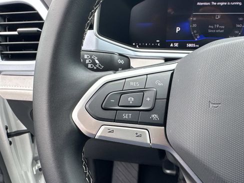 Used 2025 Volkswagen Taos SE w/ Panoramic Sunroof Package image 17