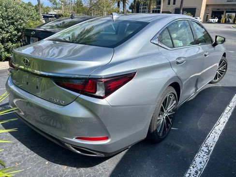 Used 2025 Lexus ES 350 w/ Premium Package FWD image 6