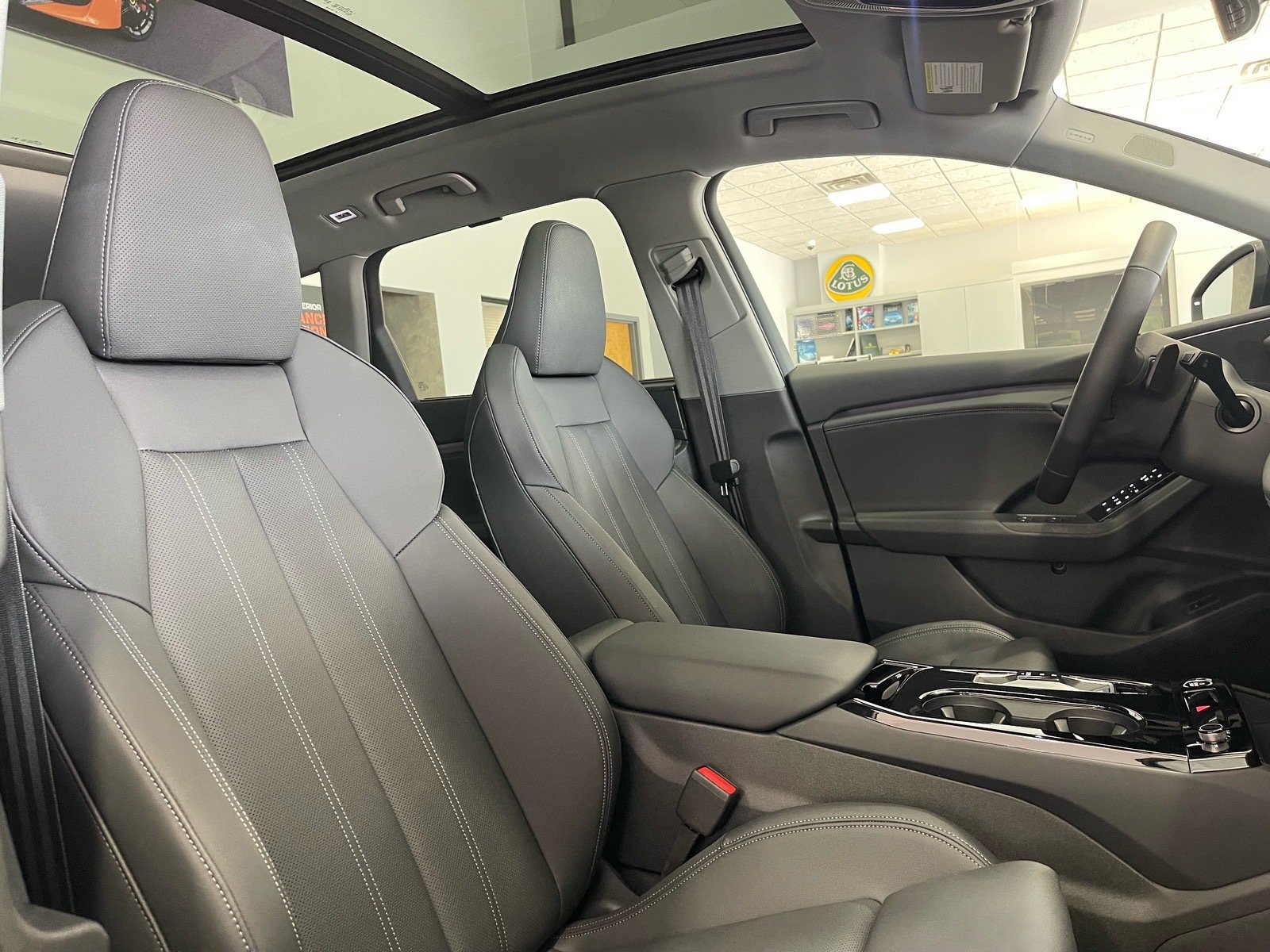 Used 2025 Audi Q6 e-tron Premium Plus w/ Premium Plus AWD/4WD image 41