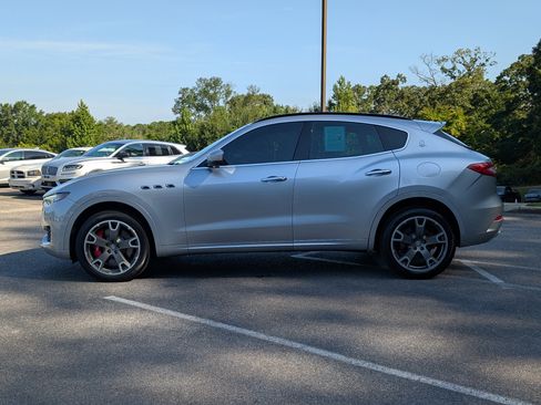 Used 2017 Maserati Levante S AWD/4WD image 6