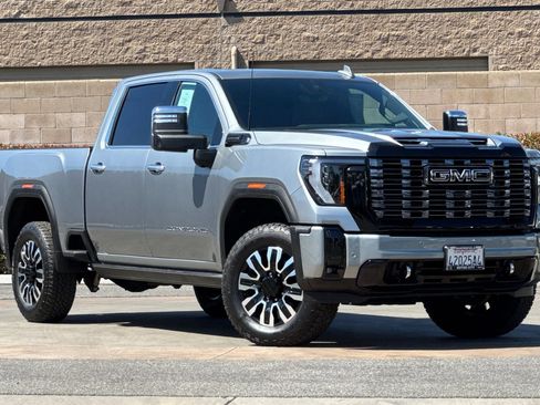 Certified 2025 GMC Sierra 2500 Denali Ultimate AWD/4WD image 2