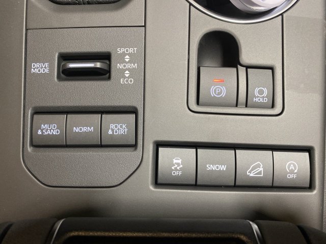 Used 2021 Toyota Highlander XLE AWD/4WD image 23