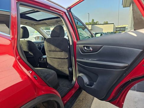 Used 2016 Nissan Rogue SV image 13