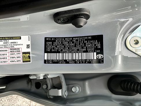 Used 2021 Toyota Corolla SE w/ Carpet Mat Package (TMS) FWD image 19
