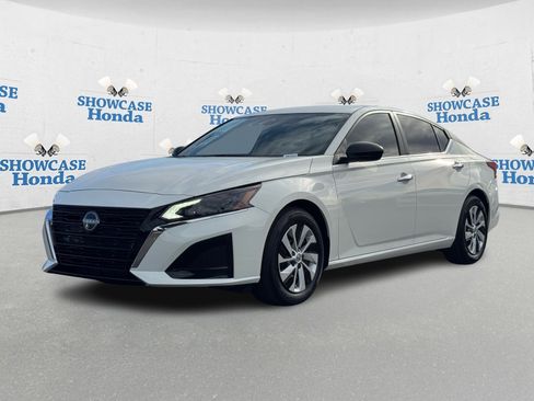 Used 2025 Nissan Altima 2.5 S image 2