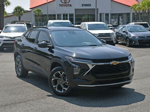 Used 2024 Chevrolet Trax LT w/ Driver Confidence Package image 6