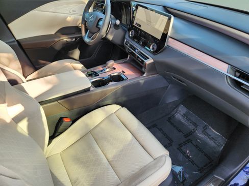 Used 2025 Lexus RX 350 FWD w/ Convenience Package image 7