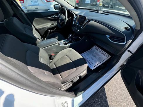 Used 2021 Chevrolet Malibu LT FWD image 18