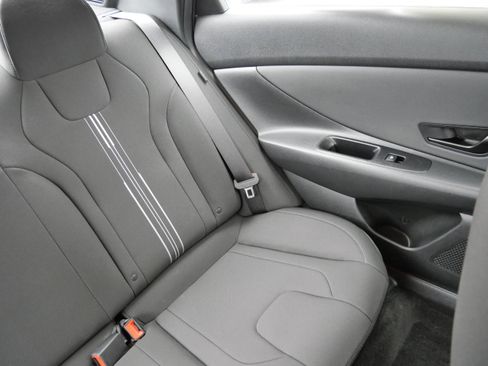 Certified 2025 Hyundai Elantra Sport image 14