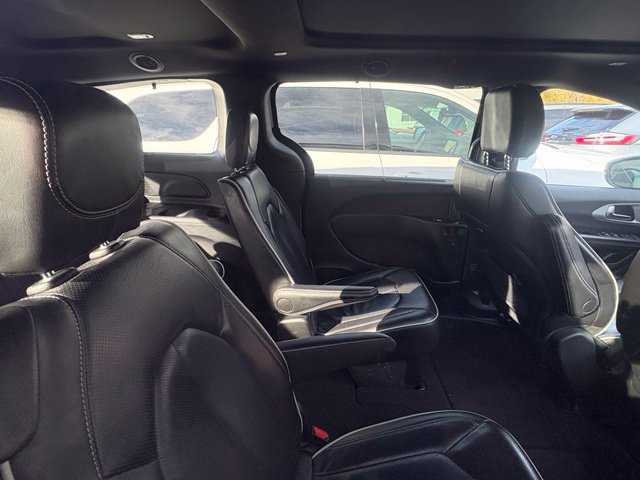 Used 2025 Chrysler Pacifica Limited FWD image 20