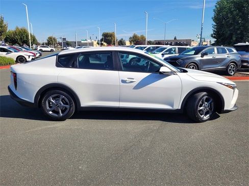 Used 2025 Kia K4 LXS image 3