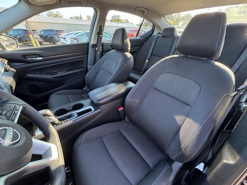 Used 2025 Nissan Altima 2.5 SV FWD image 36