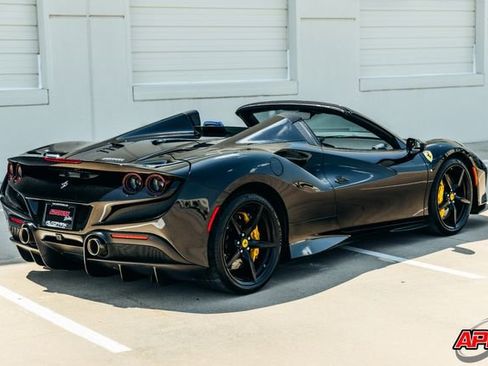Used 2022 Ferrari F8 Tributo image 58
