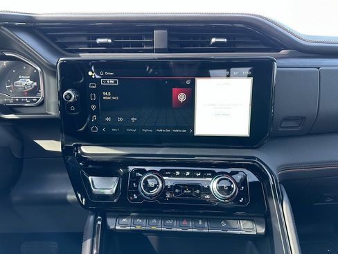 Used 2025 GMC Sierra 1500 AT4 w/ AT4 Preferred Package image 7