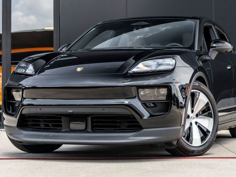 Certified 2025 Porsche Macan 4 Electric image 7