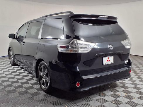 Used 2017 Toyota Sienna SE Premium FWD image 5