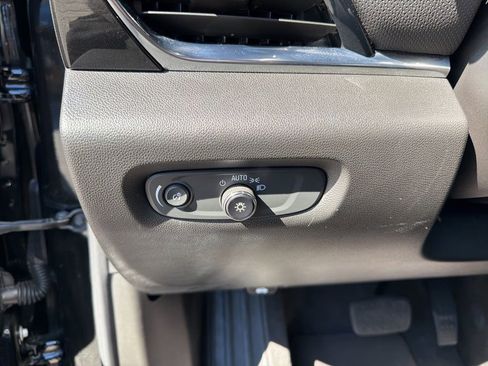 Used 2023 Chevrolet Traverse RS image 18