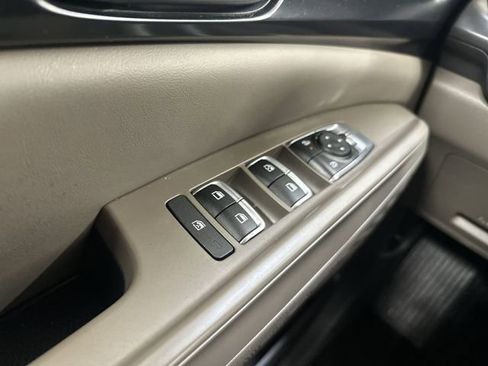 Certified 2025 Kia Carnival LXS FWD image 16