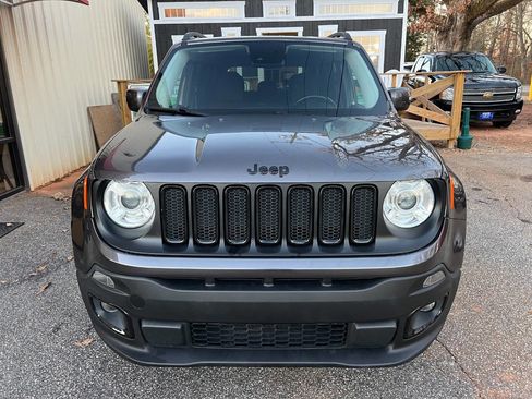 Used 2017 Jeep Renegade Altitude image 3