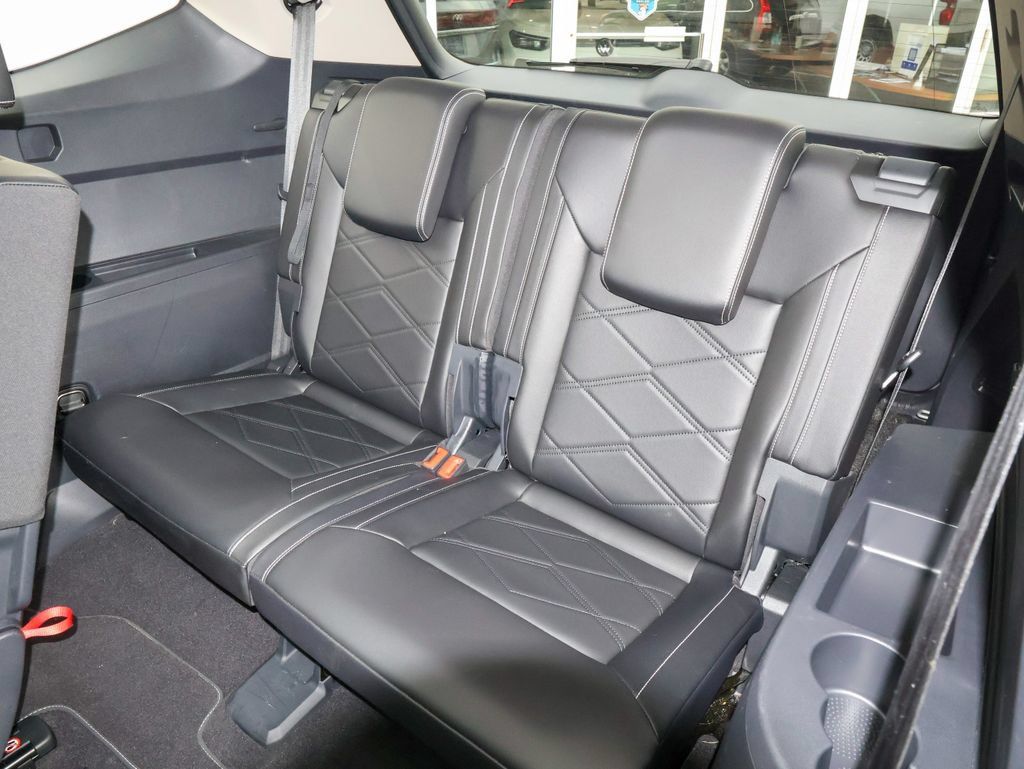 Used 2024 Volkswagen Atlas SE w/ Panoramic Sunroof Package AWD/4WD image 17