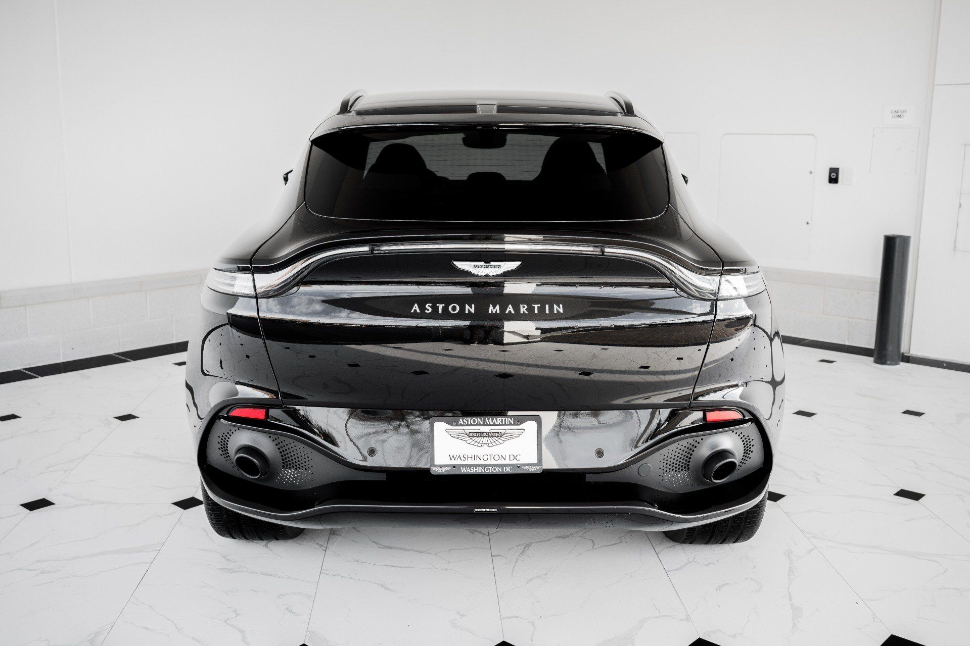 Used 2022 Aston Martin DBX AWD/4WD image 38