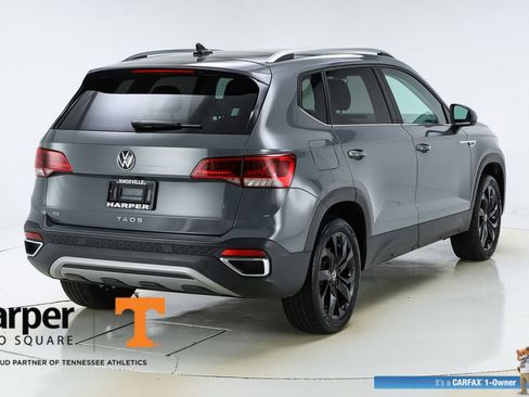 Used 2023 Volkswagen Taos SE w/ Panoramic Sunroof Package image 9