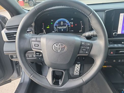 Used 2025 Toyota Camry SE image 23