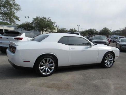 Used 2019 Dodge Challenger SXT image 6