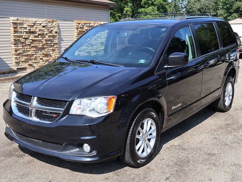 Used 2018 Dodge Grand Caravan SXT FWD image 11