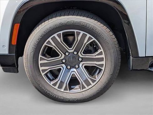 Certified 2024 Jeep Wagoneer Series II w/ Flexible Seating Group AWD/4WD image 22