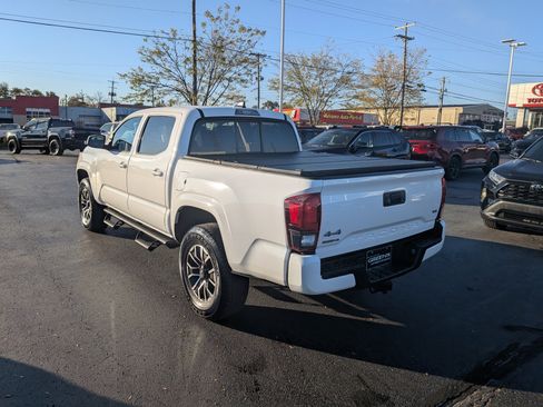 Used 2023 Toyota Tacoma SR image 7