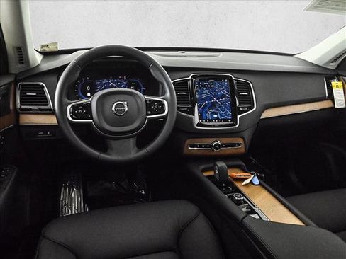 Used 2024 Volvo XC90 T8 Plus w/ Protection Package Premier image 19